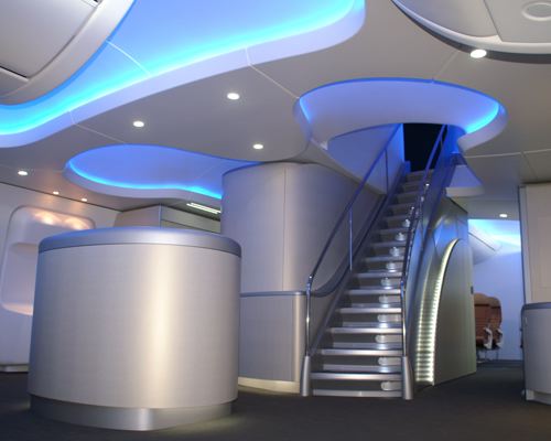 http://images.businessweek.com/ss/07/07/0707_boeing/image/8_747-8-entry.jpg